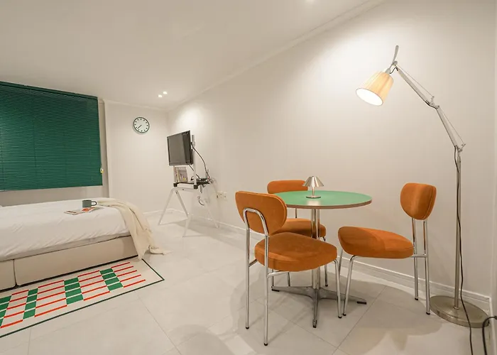 1min From Stn Free Luggage Storage Prime Location Couette-café *